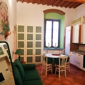 Apartment La Casa Di Giosue, Livorno